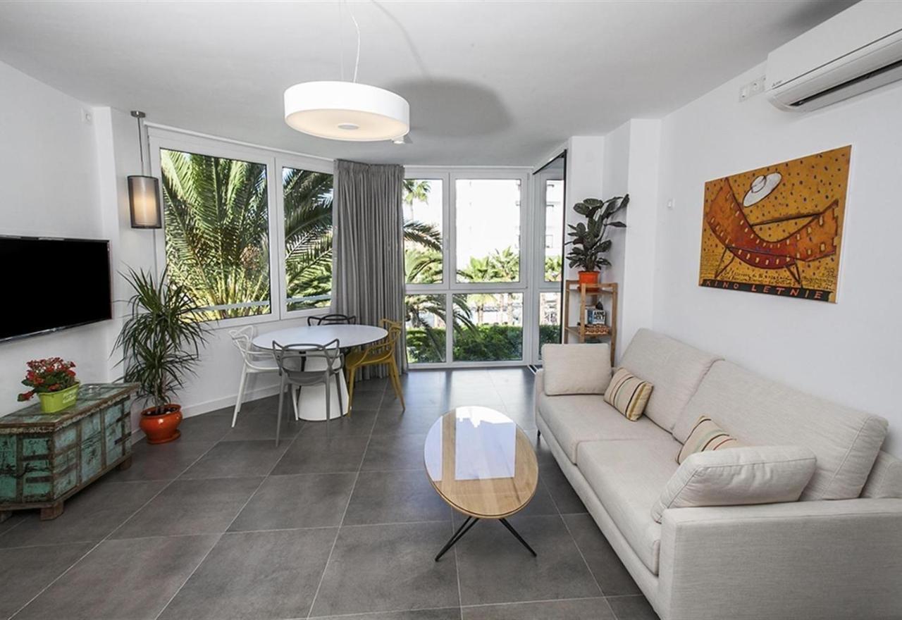 Super Front Line Modern New Apartm Nerja Luaran gambar